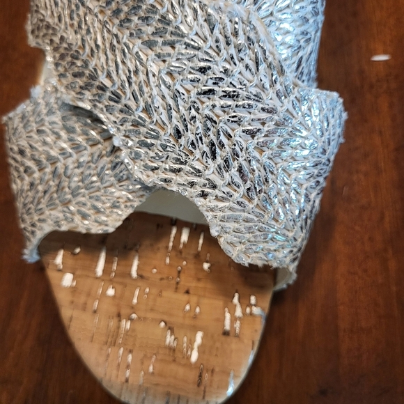 Donald Pliner Elly Silver Cork Kitten Heel Sandals Size 11 - Picture 4 of 13